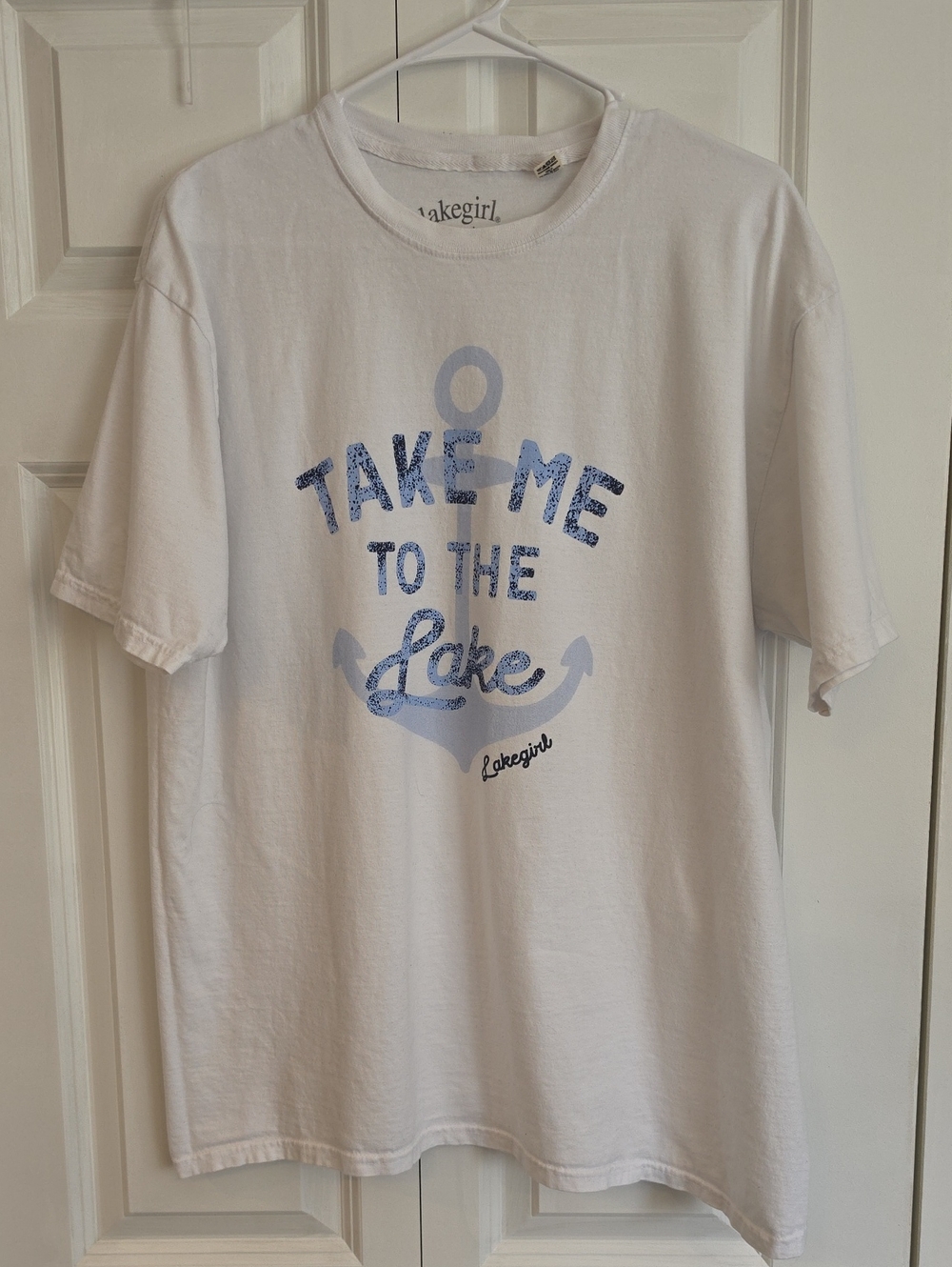 Lakegirl Women's White 'Take Me to the Lake' Short Sleeve Graphic Tee